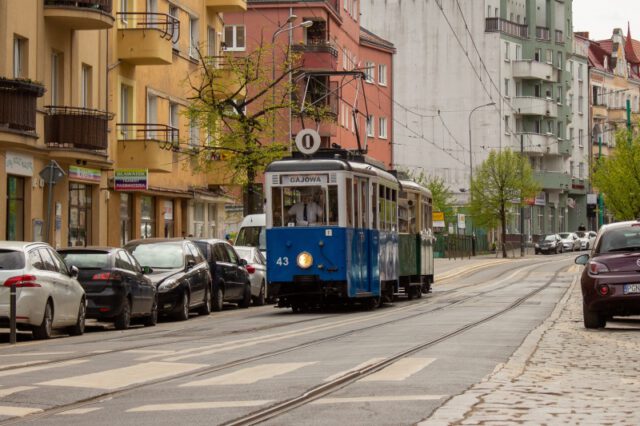 Linie turystyczne: W weekend można się wybrać na przejażdżkę historycznymi tramwajami i autobusami