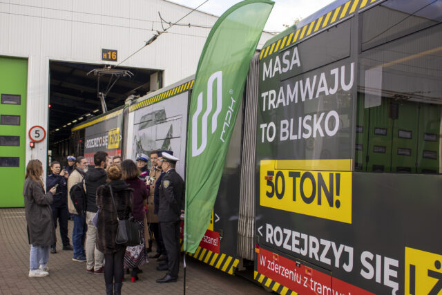 Rozejrzyj się i ŻYJ! Zachowaj ostrożność na przejazdach tramwajowych