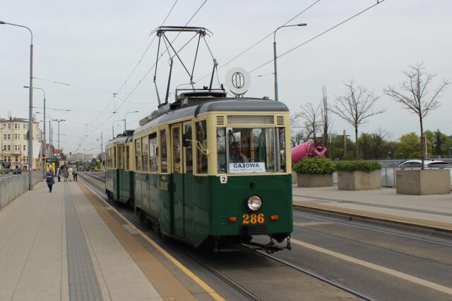 Historyczny tramwaj z numerem 286