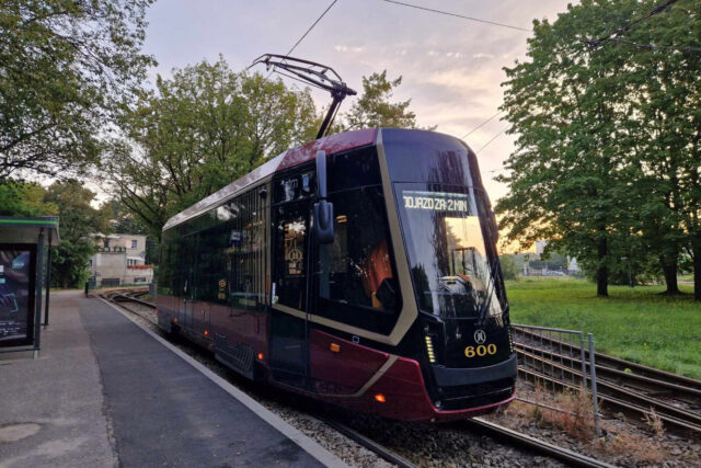 Moderus Gamma LF 05 AC na poznańskich torowiskach! Przewozi pasażerów linii 99