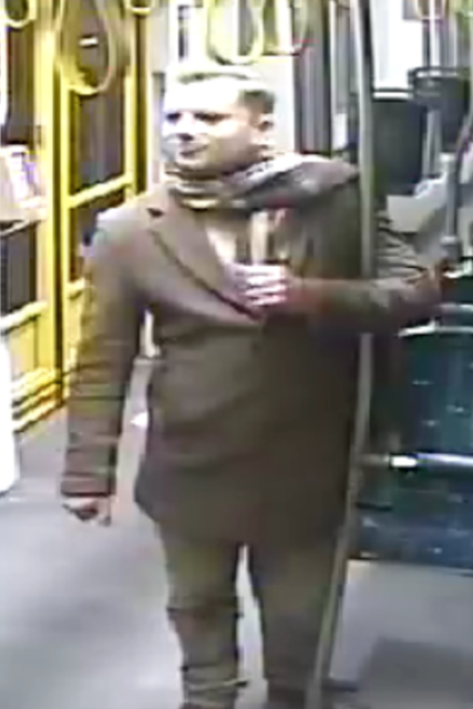 Obraz z kamery monitoringu - mężczyzna w tramwaju (1)