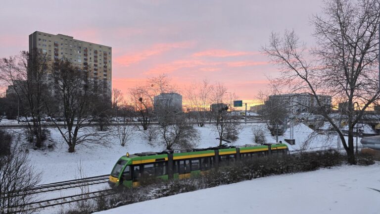 Zaśnieżone torowisko PST