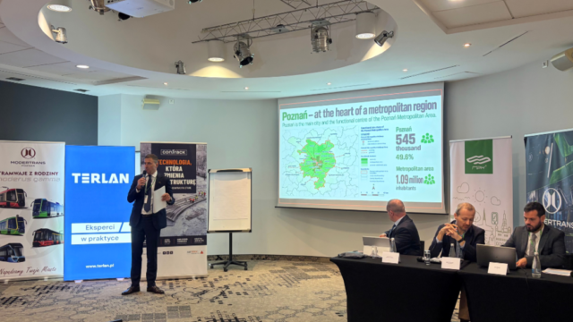 Prezes MPK Poznań, Krzysztof Dostatni, w trakcie prezentacji na obradach Dywizji Tramwajowej UITP