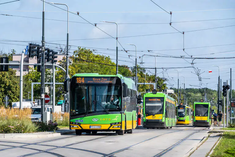 Autobus i tramwaje na Rondzie Rataje
